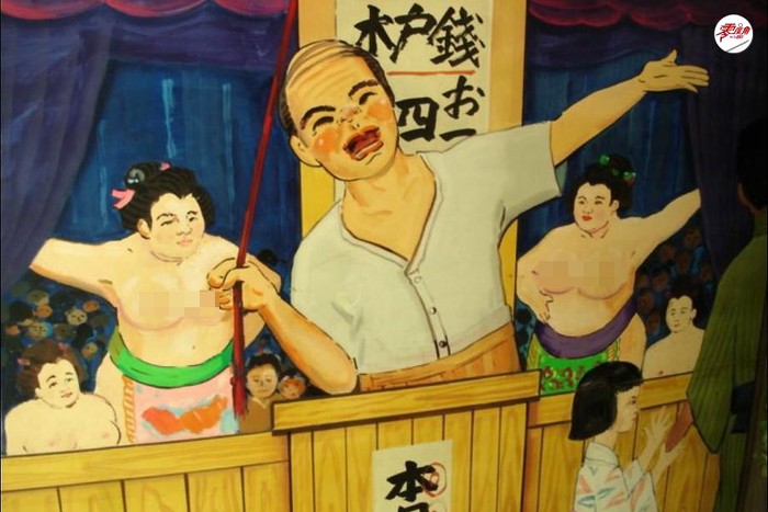 Sumo đã có từ rất lâu đời, và phụ nữ Á Đông cũng tập môn võ nặng nề này từ rất lâu.